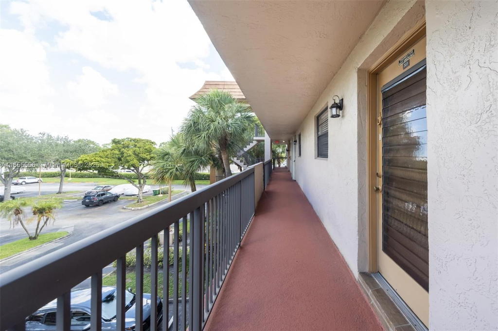 Real estate property located at 4965 Sabal Palm Blvd #303, Broward, Lakes Of Carriage Hills, Tamarac, FL