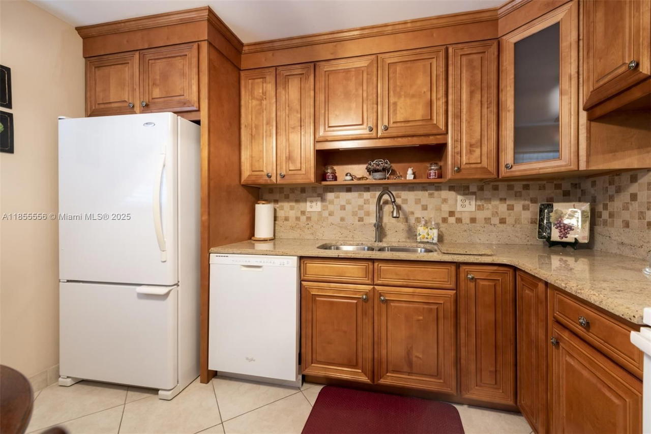 Real estate property located at 4965 Sabal Palm Blvd #303, Broward, Lakes Of Carriage Hills, Tamarac, FL