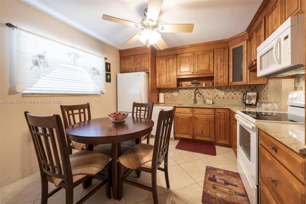 Real estate property located at 4965 Sabal Palm Blvd #303, Broward, Lakes Of Carriage Hills, Tamarac, FL
