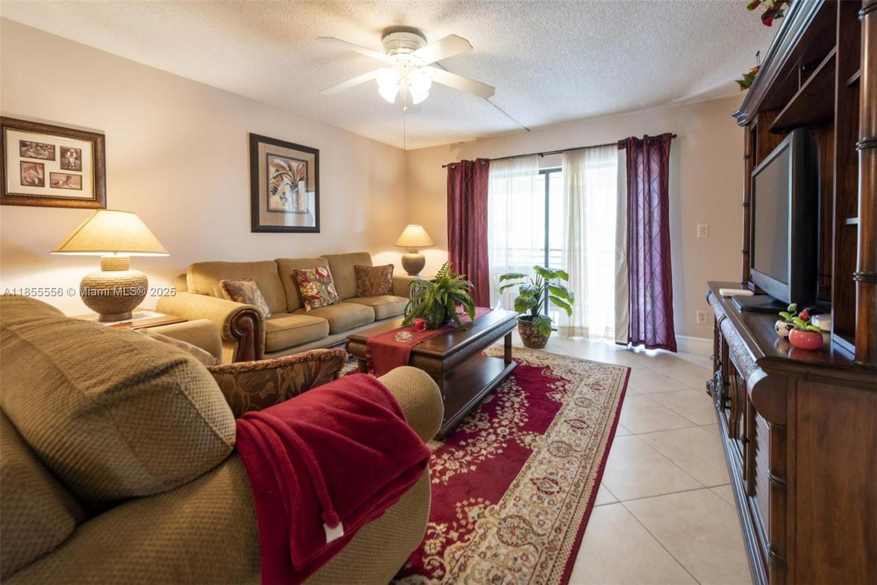 Real estate property located at 4965 Sabal Palm Blvd #303, Broward, Lakes Of Carriage Hills, Tamarac, FL