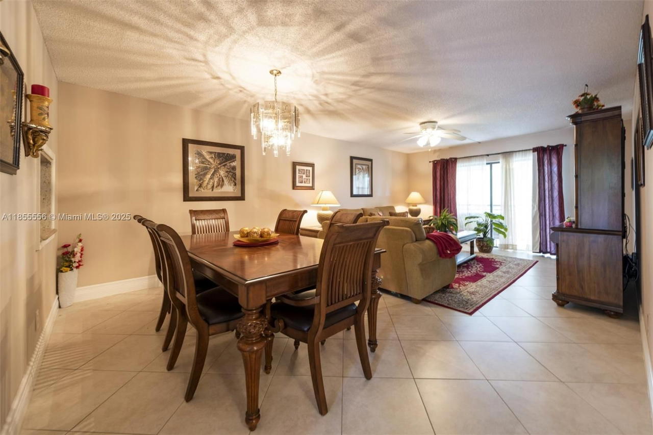 Real estate property located at 4965 Sabal Palm Blvd #303, Broward, Lakes Of Carriage Hills, Tamarac, FL