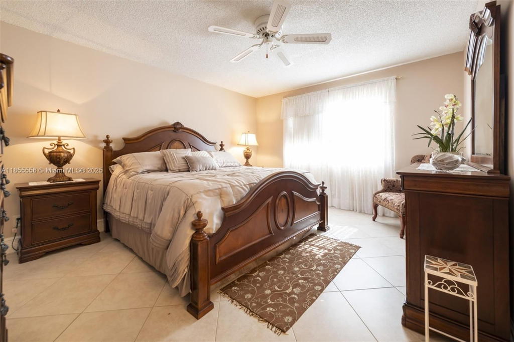 Real estate property located at 4965 Sabal Palm Blvd #303, Broward, Lakes Of Carriage Hills, Tamarac, FL