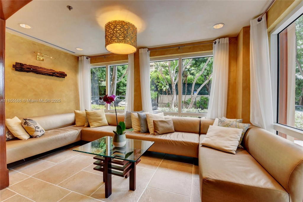 Real estate property located at 2951 Bayshore Dr #506, Miami-dade, The Mutiny Condo, Miami, FL