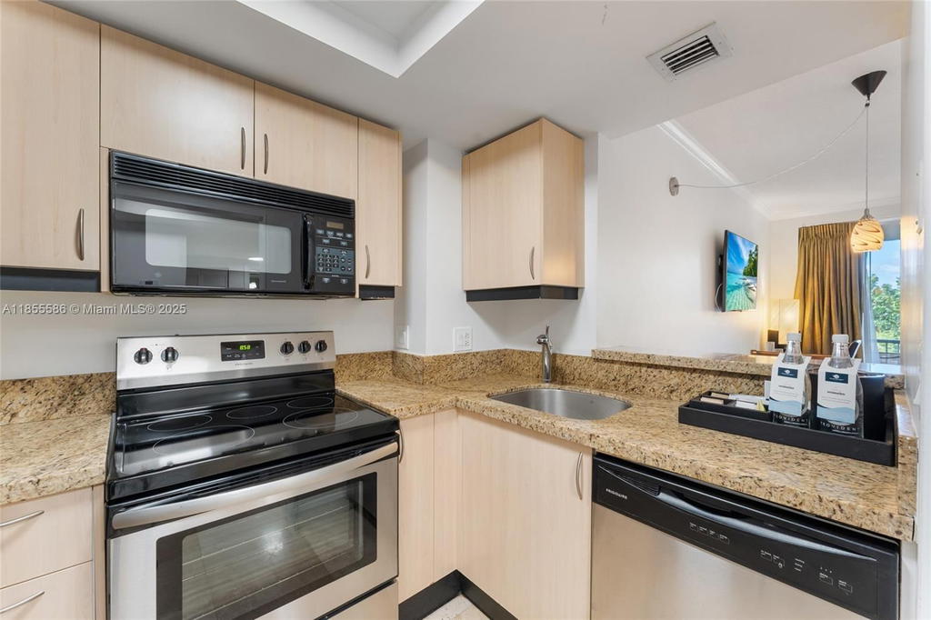 Real estate property located at 2951 Bayshore Dr #506, Miami-dade, The Mutiny Condo, Miami, FL