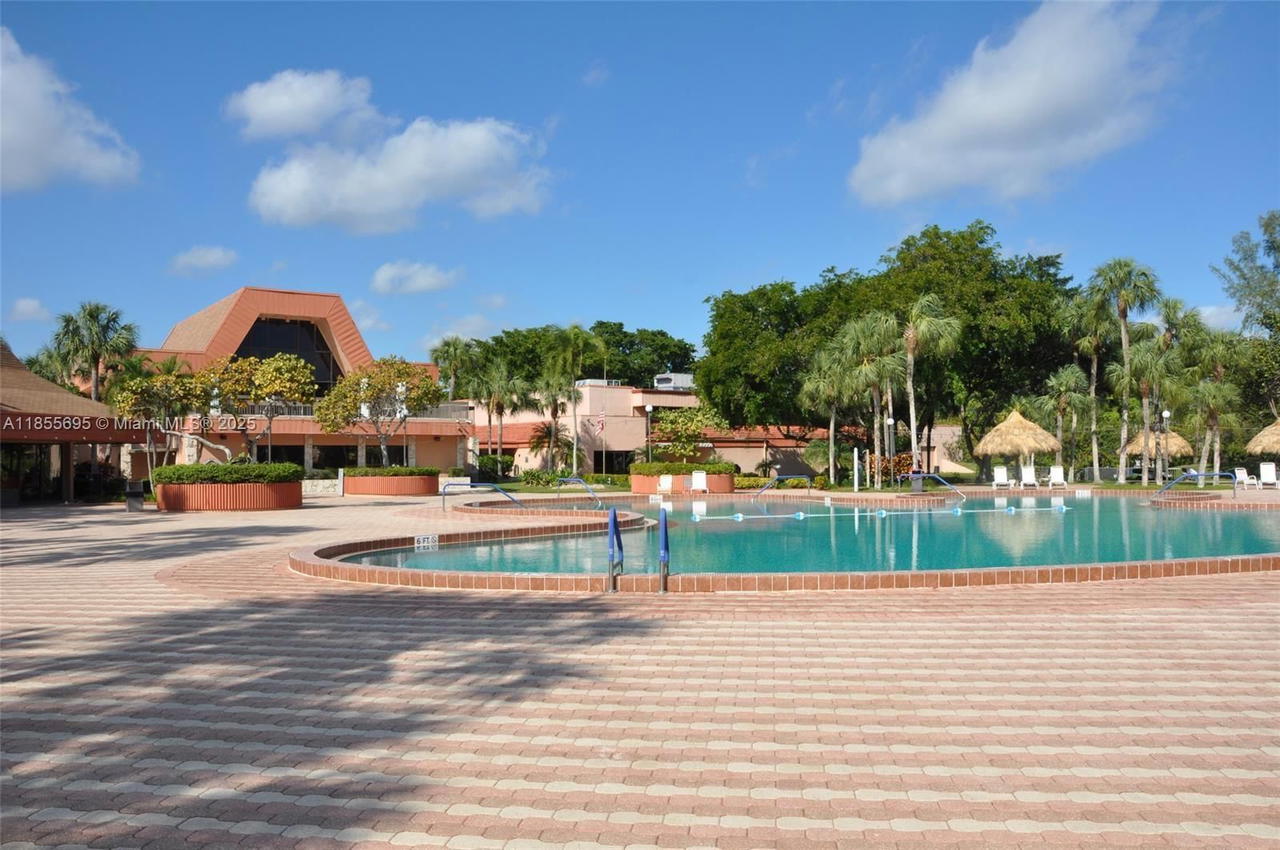 Real estate property located at 3180 Holiday Springs Blvd #5-112, Broward, Holiday Springs Village 1, Margate, FL