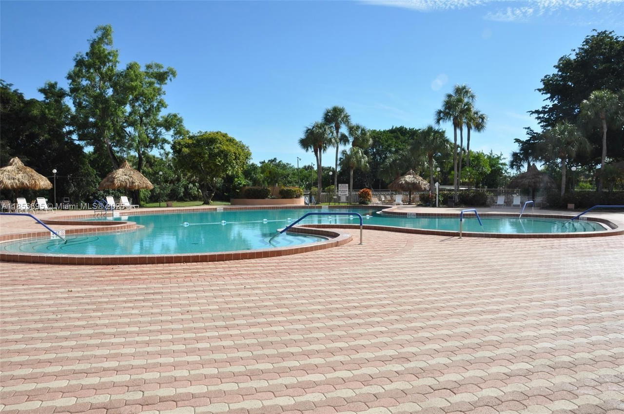 Real estate property located at 3180 Holiday Springs Blvd #5-112, Broward, Holiday Springs Village 1, Margate, FL