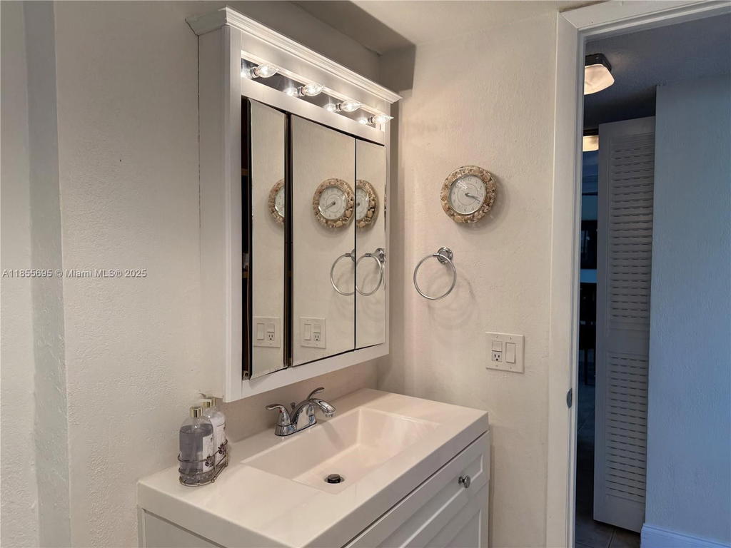 Real estate property located at 3180 Holiday Springs Blvd #5-112, Broward, Holiday Springs Village 1, Margate, FL