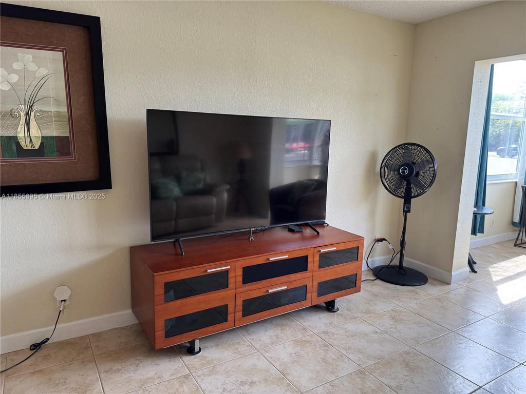 Real estate property located at 3180 Holiday Springs Blvd #5-112, Broward, Holiday Springs Village 1, Margate, FL