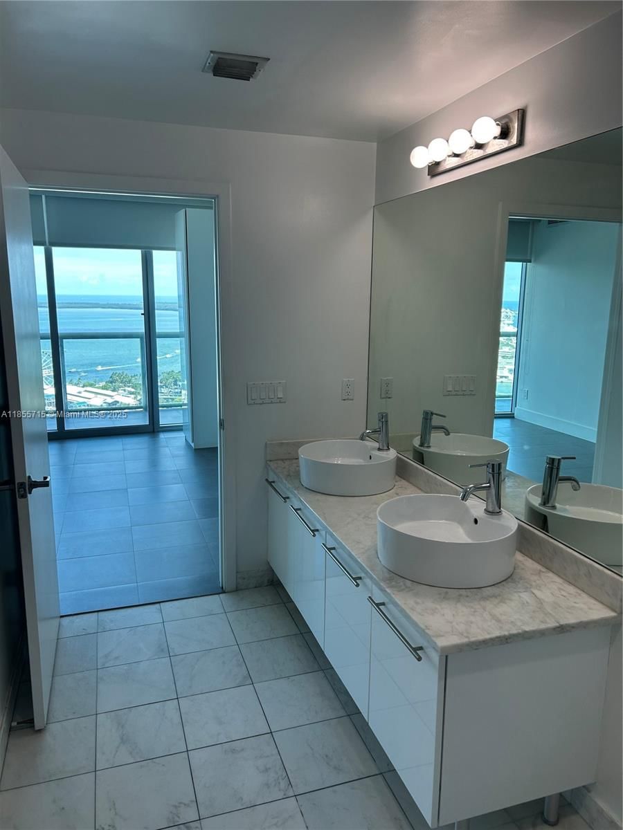Real estate property located at 888 Biscayne Blvd #4106, Miami-dade, Marinablue Condo, Miami, FL