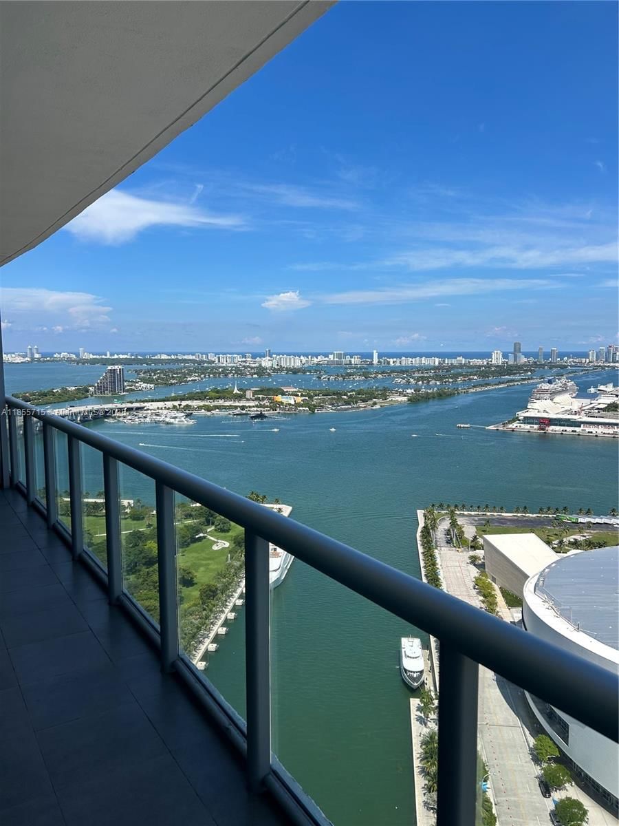 Real estate property located at 888 Biscayne Blvd #4106, Miami-dade, Marinablue Condo, Miami, FL
