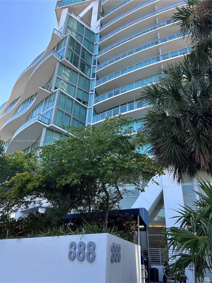 Real estate property located at 888 Biscayne Blvd #4106, Miami-dade, Marinablue Condo, Miami, FL