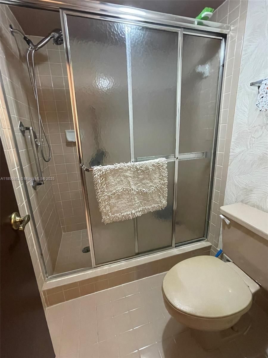 Real estate property located at 4975 Sabal Palm Blvd #208, Broward, Lakes Of Carriage Hills, Tamarac, FL