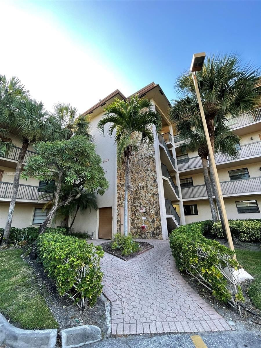 Real estate property located at 4975 Sabal Palm Blvd #208, Broward, Lakes Of Carriage Hills, Tamarac, FL
