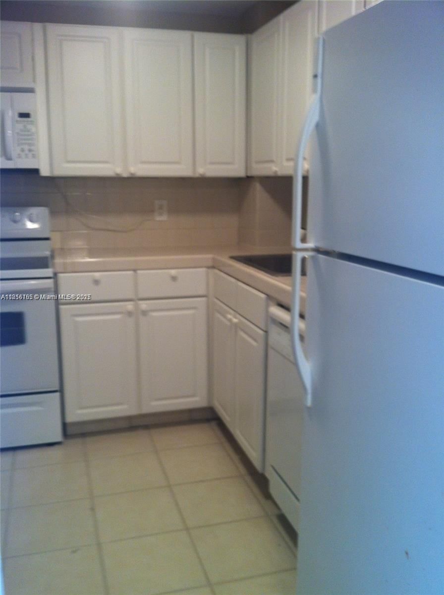Real estate property located at 401 Golden Isles Dr #810, Broward, Ocean View Towers Condo, Hallandale Beach, FL