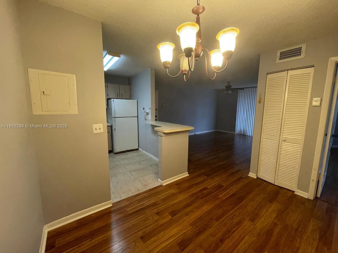 Real estate property located at 10717 Cleary Blvd #207, Broward, Lakes Of Jacaranda Condo, Plantation, FL