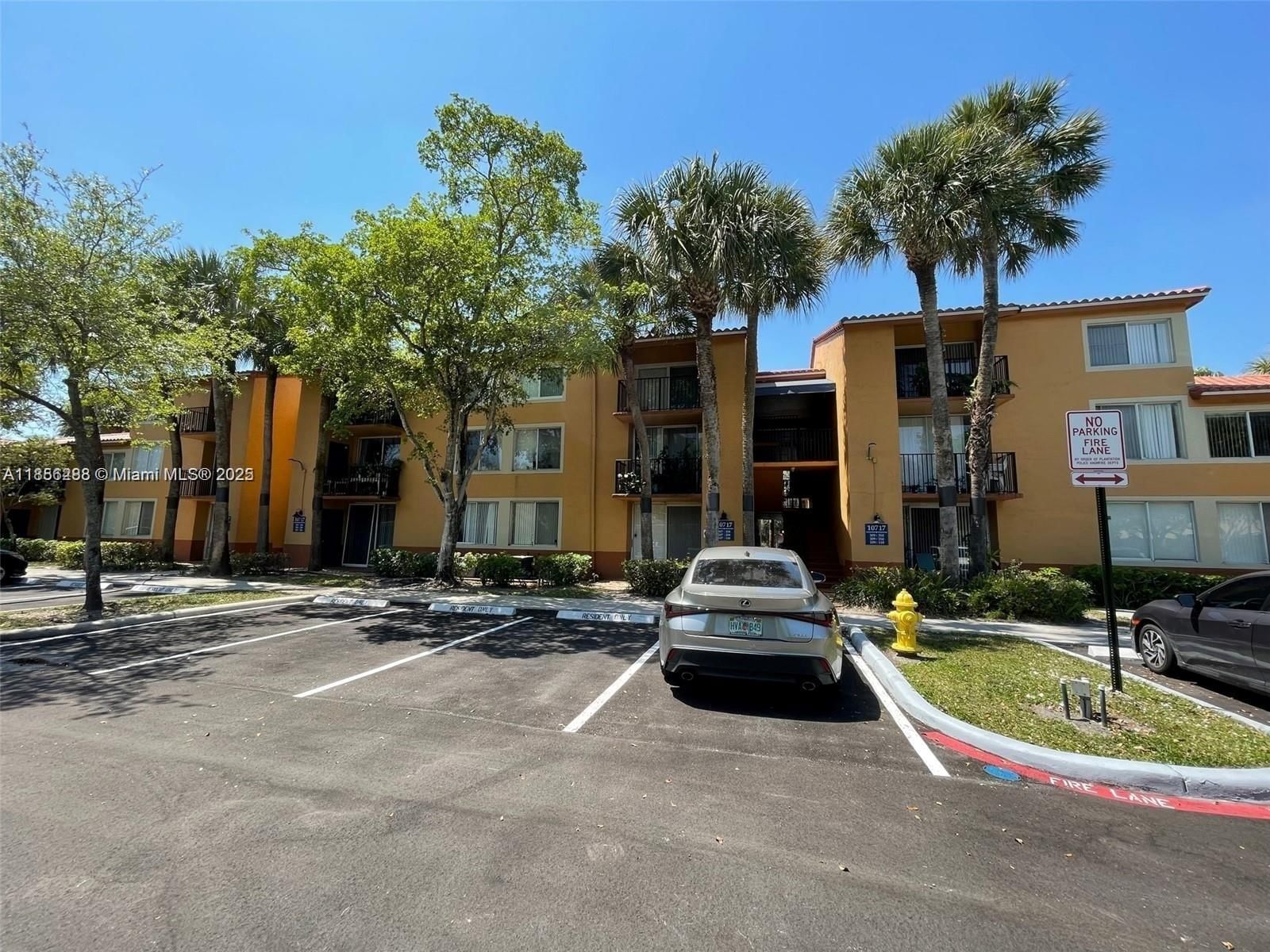 Real estate property located at 10717 Cleary Blvd #207, Broward, Lakes Of Jacaranda Condo, Plantation, FL