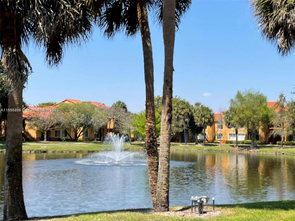 Real estate property located at 10717 Cleary Blvd #207, Broward, Lakes Of Jacaranda Condo, Plantation, FL