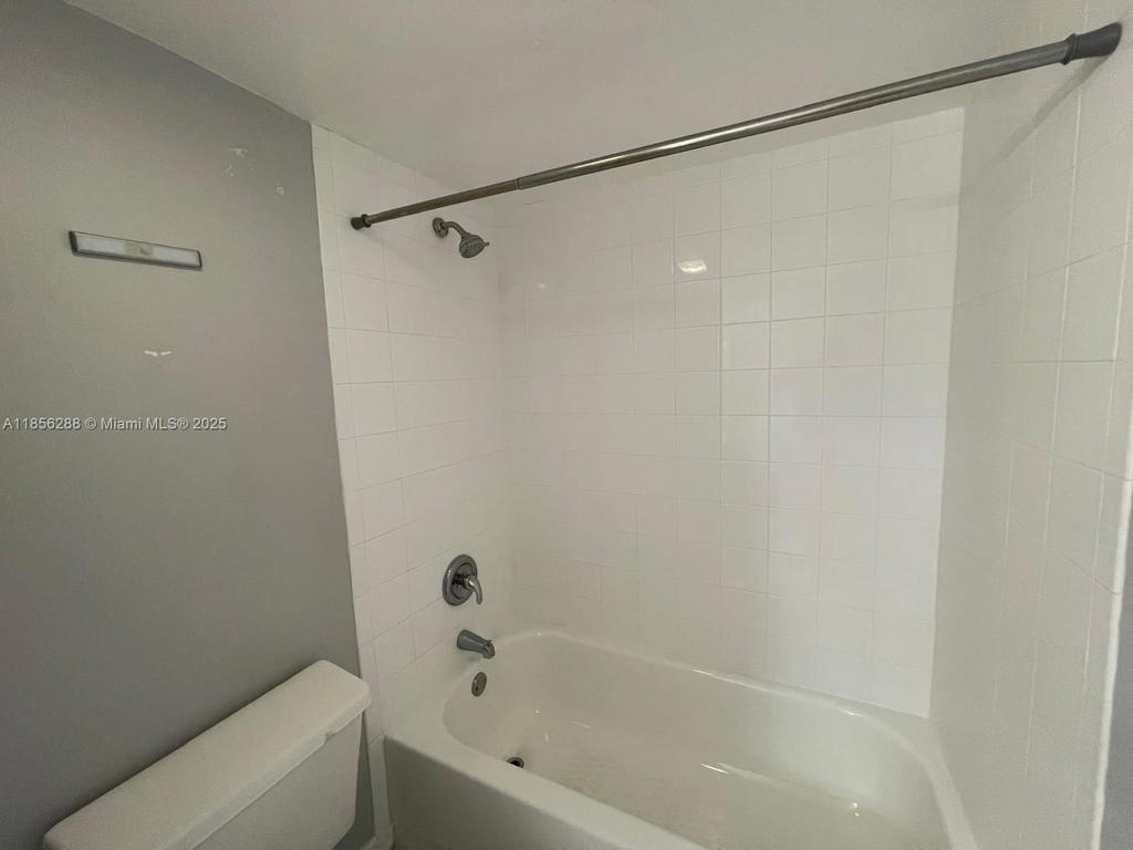 Real estate property located at 10717 Cleary Blvd #207, Broward, Lakes Of Jacaranda Condo, Plantation, FL