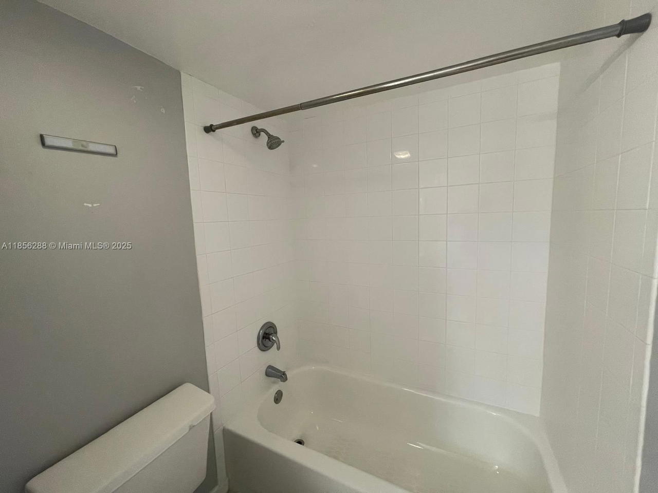 Real estate property located at 10717 Cleary Blvd #207, Broward, Lakes Of Jacaranda Condo, Plantation, FL