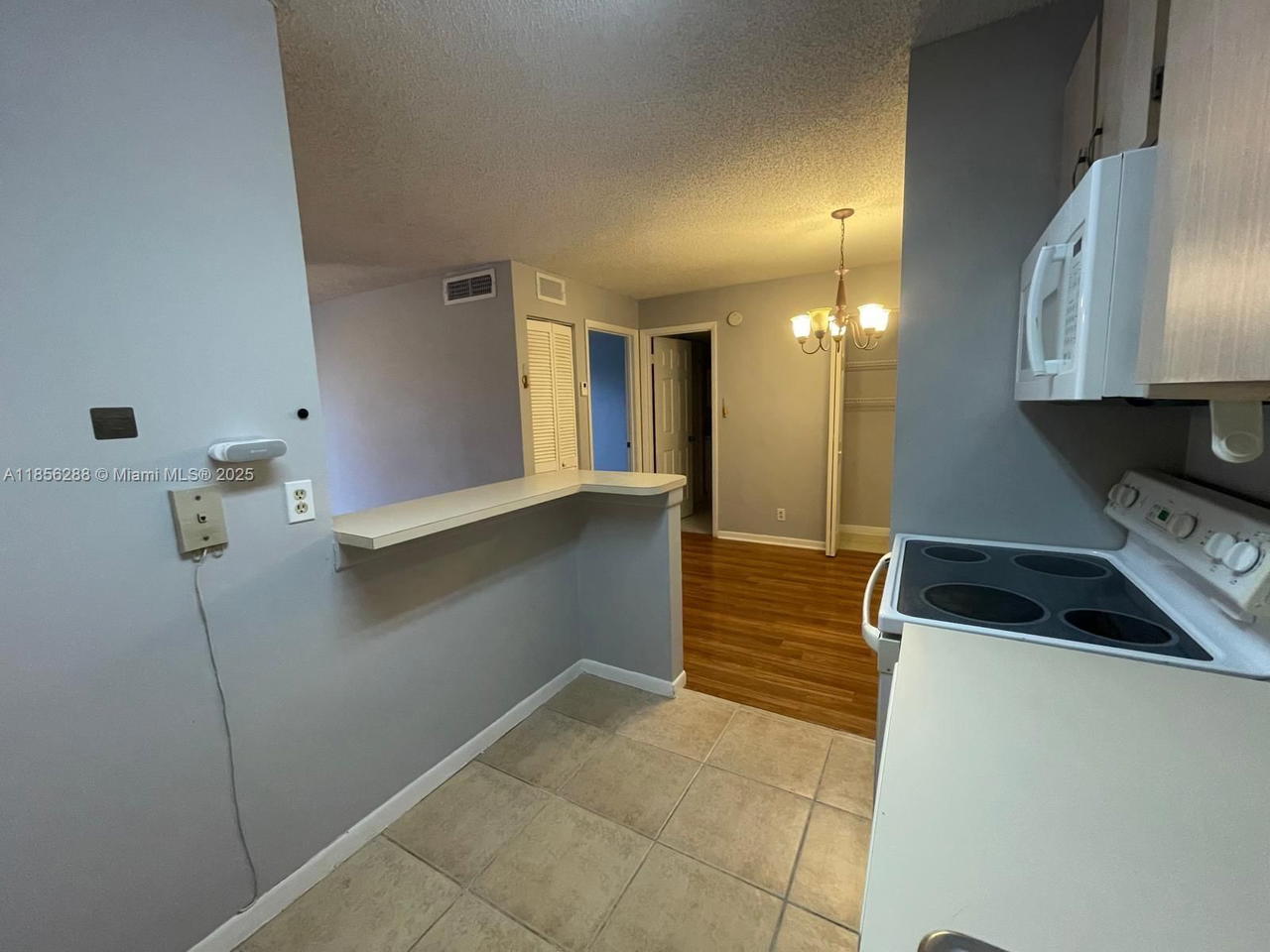 Real estate property located at 10717 Cleary Blvd #207, Broward, Lakes Of Jacaranda Condo, Plantation, FL