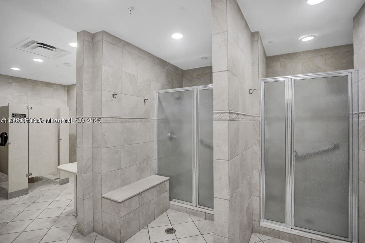 Real estate property located at 2030 Ocean Dr #516, Broward, Parker Plaza Condo Estate, Hallandale Beach, FL
