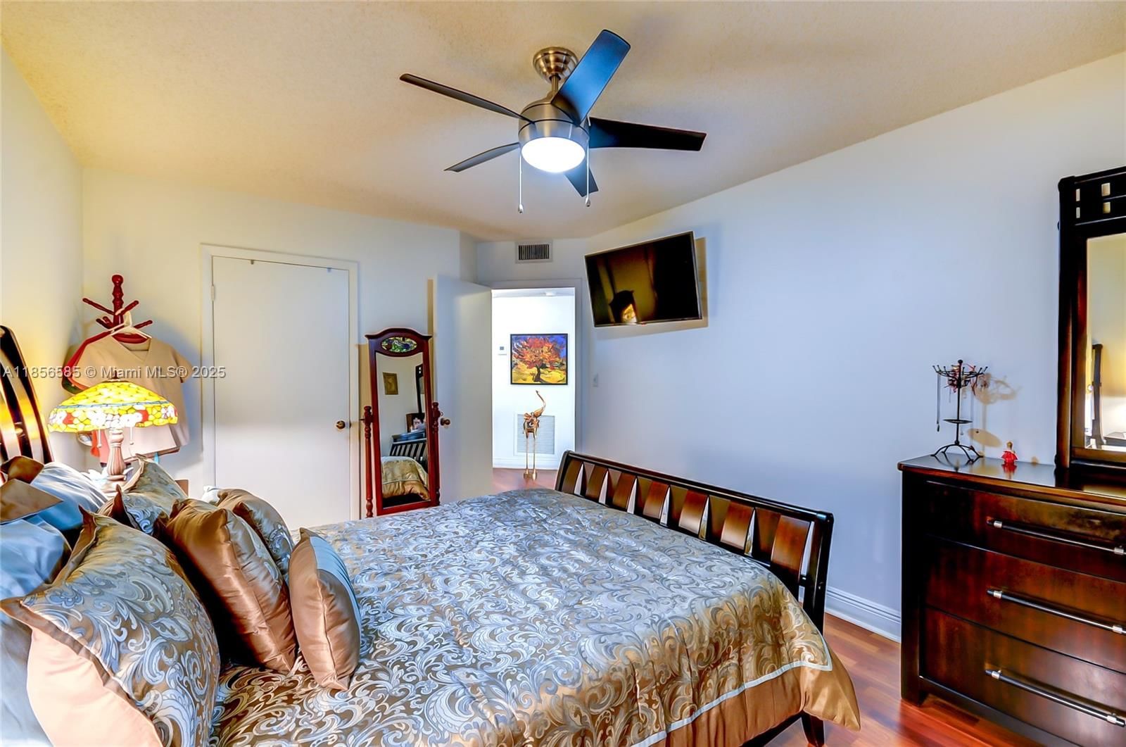 Real estate property located at 8290 Lake Dr #443, Miami-dade, Las Vistas At Doral Condo, Doral, FL