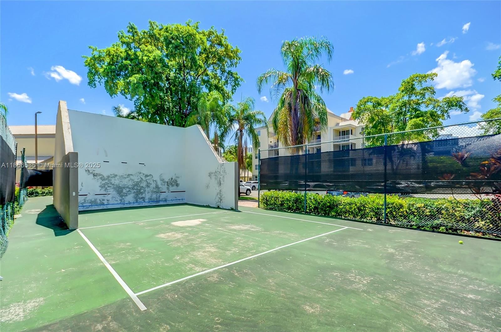 Real estate property located at 8290 Lake Dr #443, Miami-dade, Las Vistas At Doral Condo, Doral, FL