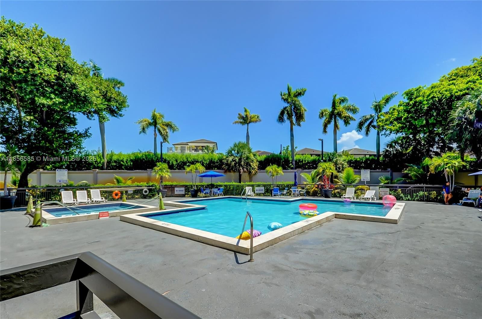 Real estate property located at 8290 Lake Dr #443, Miami-dade, Las Vistas At Doral Condo, Doral, FL
