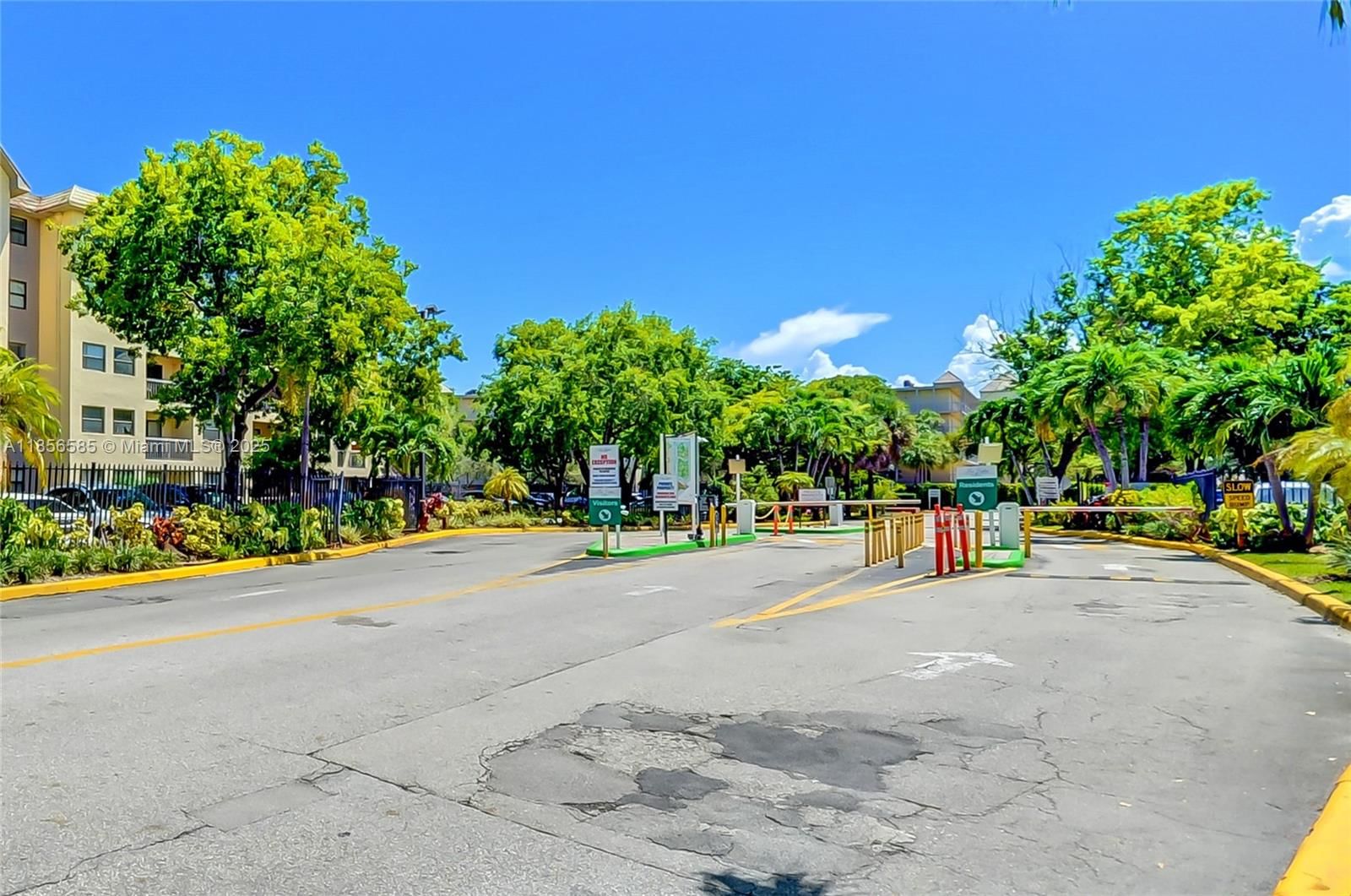 Real estate property located at 8290 Lake Dr #443, Miami-dade, Las Vistas At Doral Condo, Doral, FL