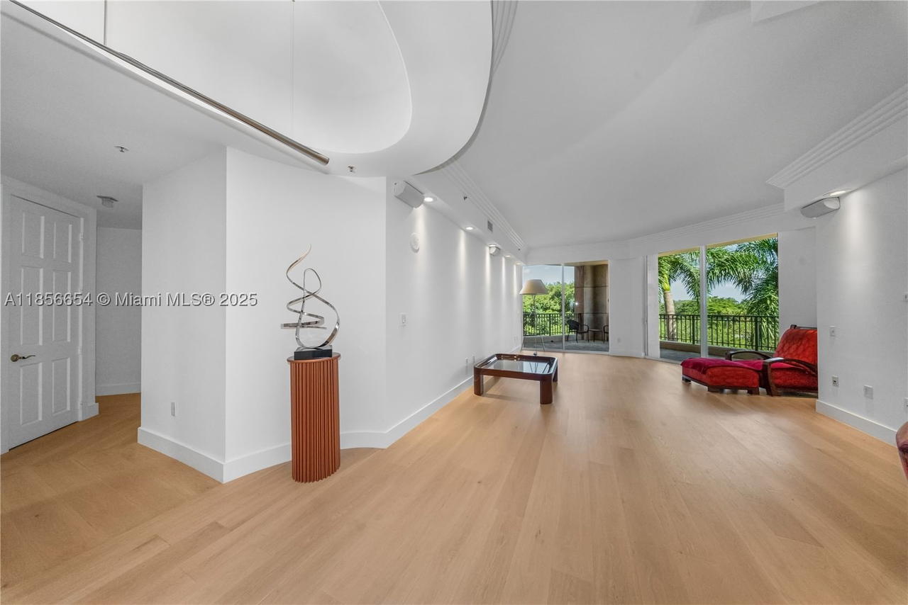 Real estate property located at 626 Coral Way #402, Miami-dade, Gables On The Green Condo, Coral Gables, FL