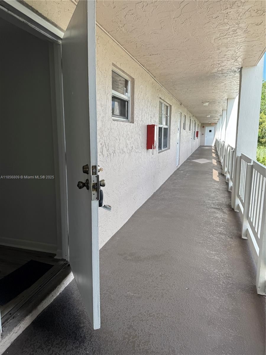 Real estate property located at 8735 Ramblewood Dr #413, Broward, Sherwood Square Condomini, Coral Springs, FL