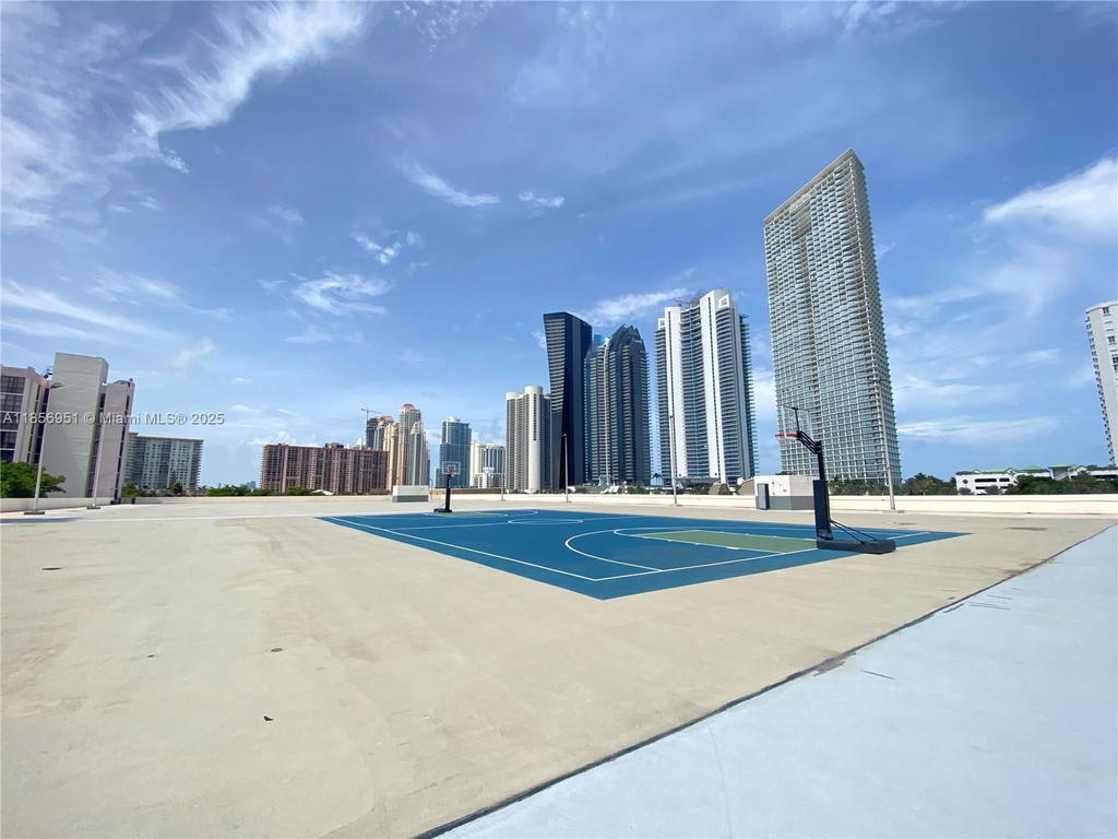 Real estate property located at 16919 Bay Rd #206, Miami-dade, Plaza Of Americas Condo P, Sunny Isles Beach, FL