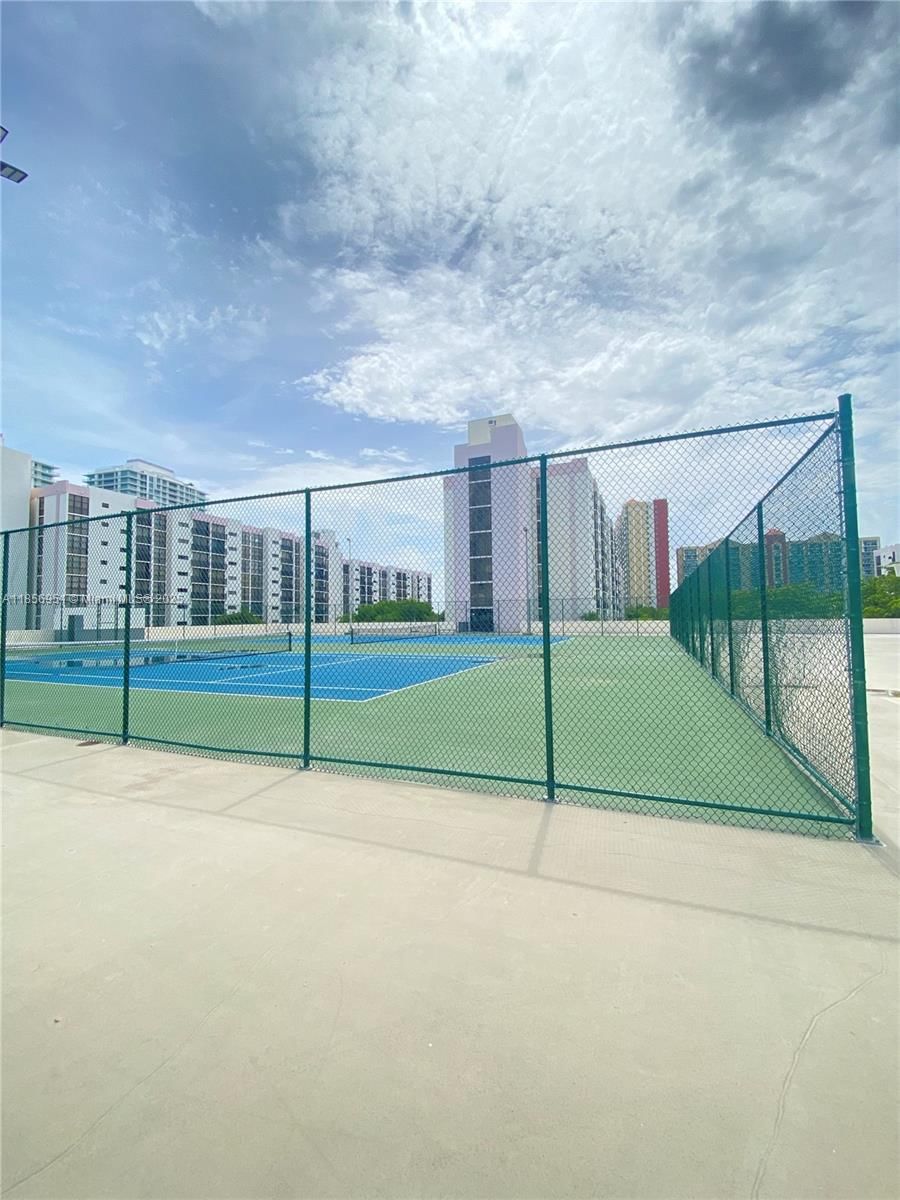 Real estate property located at 16919 Bay Rd #206, Miami-dade, Plaza Of Americas Condo P, Sunny Isles Beach, FL