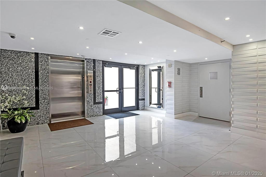 Real estate property located at 16919 Bay Rd #206, Miami-dade, Plaza Of Americas Condo P, Sunny Isles Beach, FL