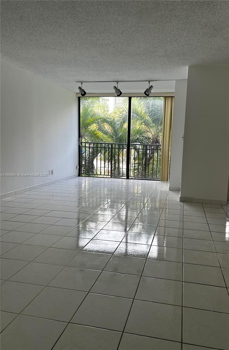 Real estate property located at 16919 Bay Rd #206, Miami-dade, Plaza Of Americas Condo P, Sunny Isles Beach, FL
