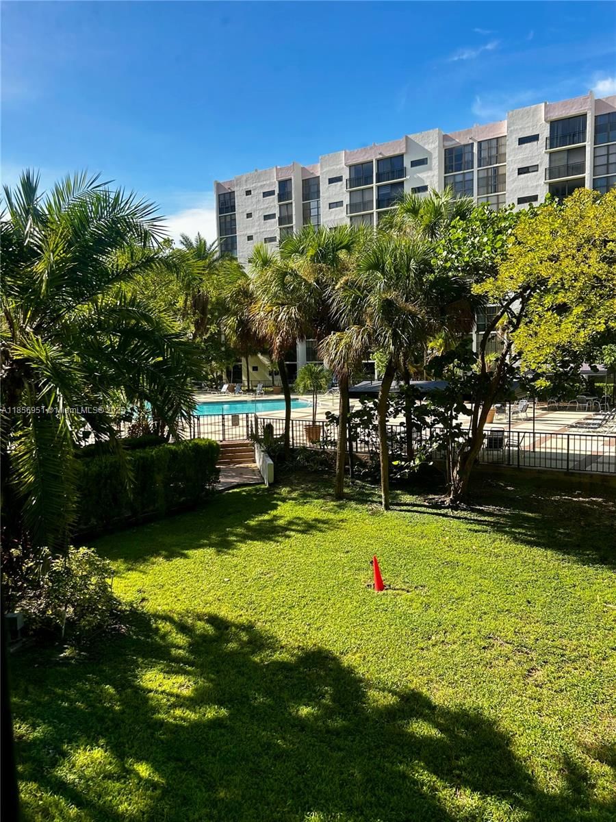 Real estate property located at 16919 Bay Rd #206, Miami-dade, Plaza Of Americas Condo P, Sunny Isles Beach, FL