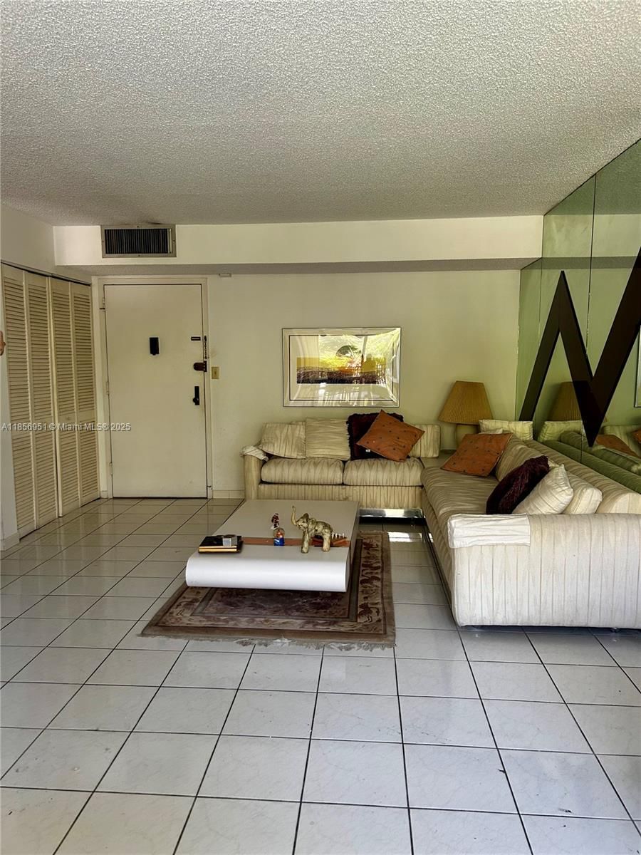 Real estate property located at 16919 Bay Rd #206, Miami-dade, Plaza Of Americas Condo P, Sunny Isles Beach, FL