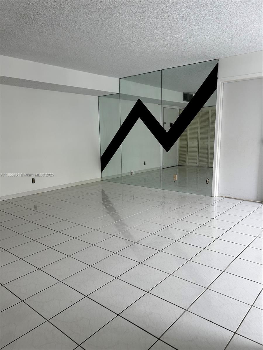 Real estate property located at 16919 Bay Rd #206, Miami-dade, Plaza Of Americas Condo P, Sunny Isles Beach, FL