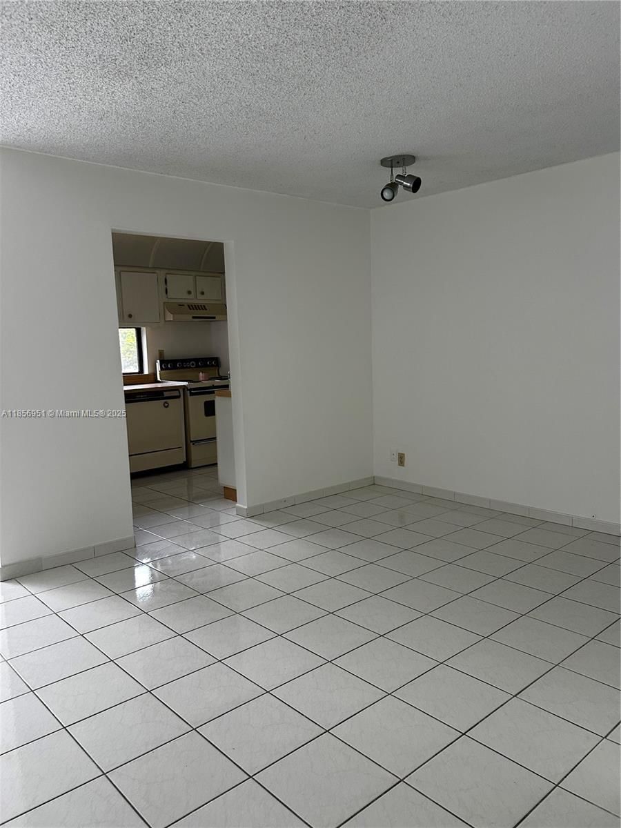 Real estate property located at 16919 Bay Rd #206, Miami-dade, Plaza Of Americas Condo P, Sunny Isles Beach, FL