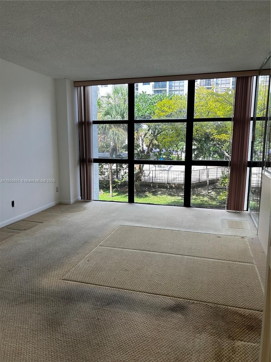 Real estate property located at 16919 Bay Rd #206, Miami-dade, Plaza Of Americas Condo P, Sunny Isles Beach, FL