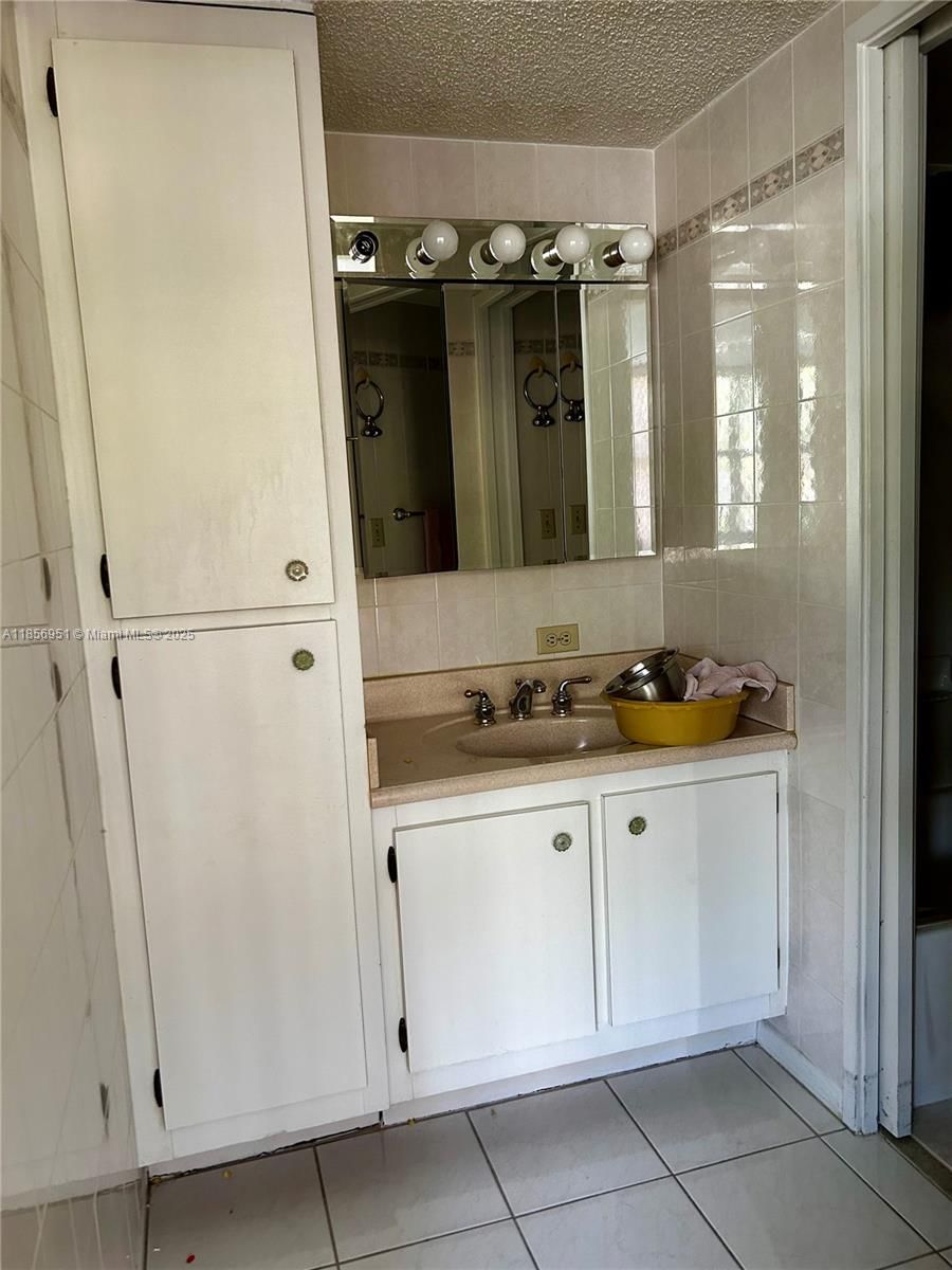 Real estate property located at 16919 Bay Rd #206, Miami-dade, Plaza Of Americas Condo P, Sunny Isles Beach, FL
