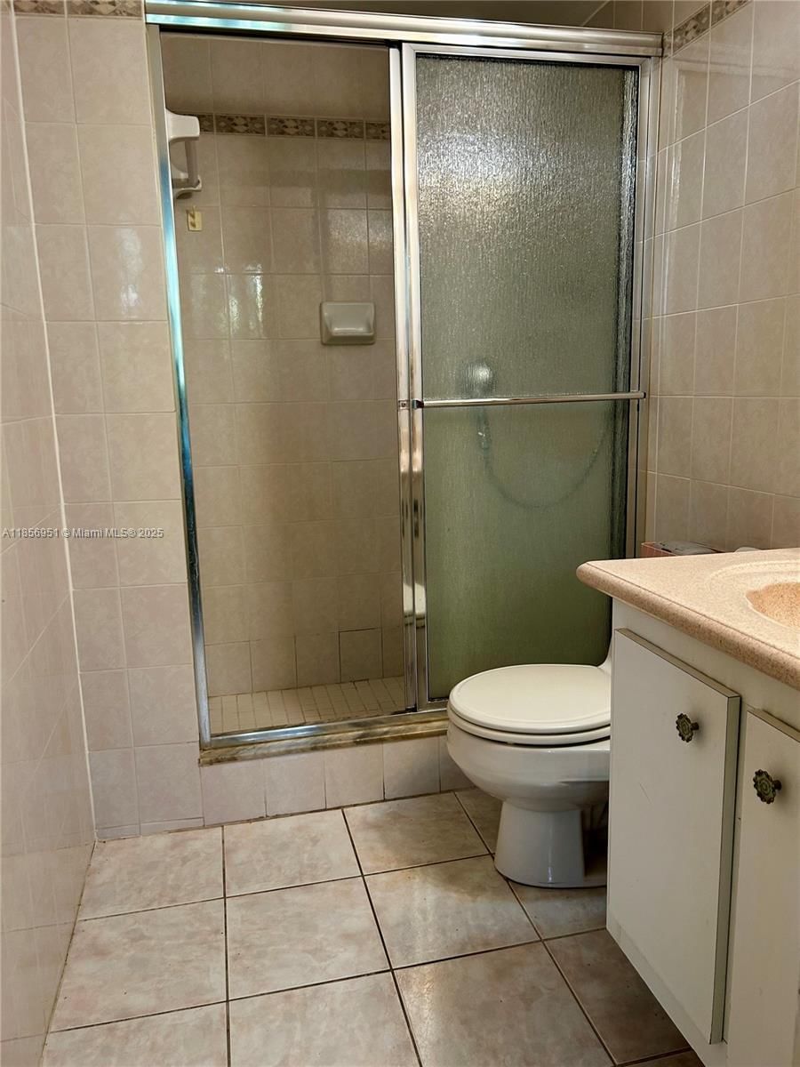 Real estate property located at 16919 Bay Rd #206, Miami-dade, Plaza Of Americas Condo P, Sunny Isles Beach, FL
