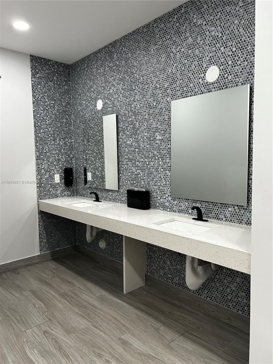 Real estate property located at 16919 Bay Rd #206, Miami-dade, Plaza Of Americas Condo P, Sunny Isles Beach, FL