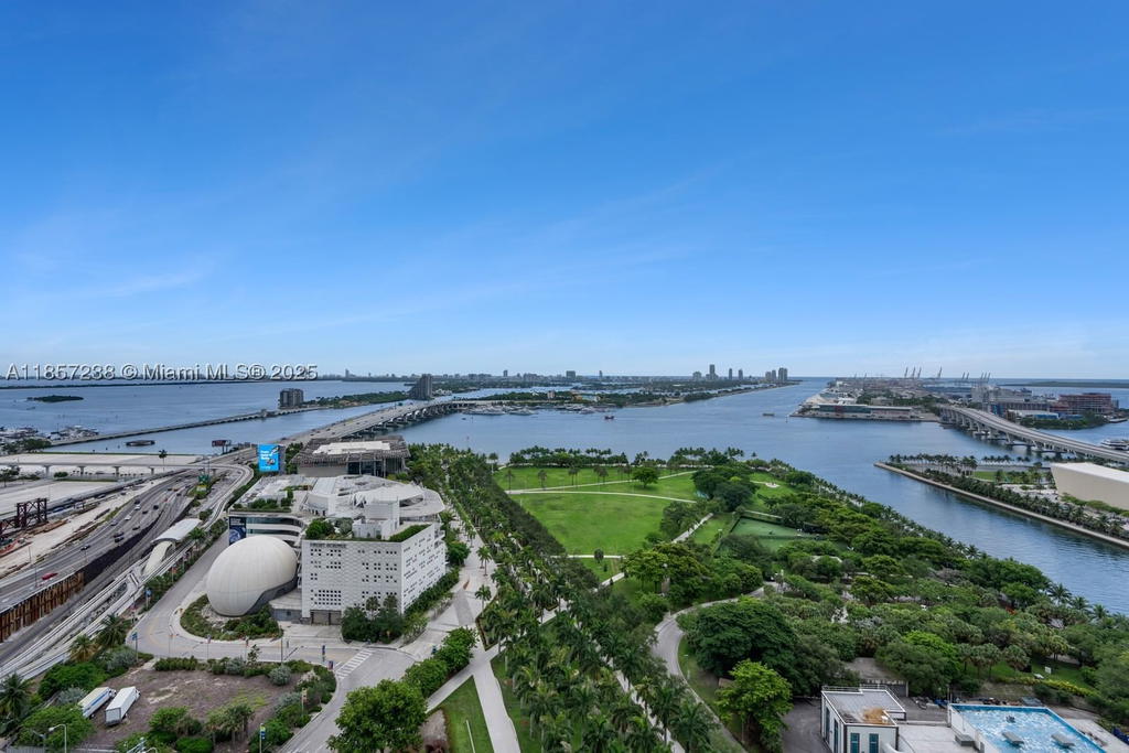 Real estate property located at 1000 Biscayne Blvd #2402, Miami-dade, One Thousand Museum Condo, Miami, FL
