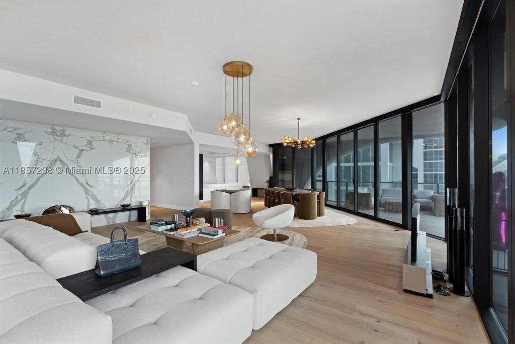Real estate property located at 1000 Biscayne Blvd #2402, Miami-dade, One Thousand Museum Condo, Miami, FL