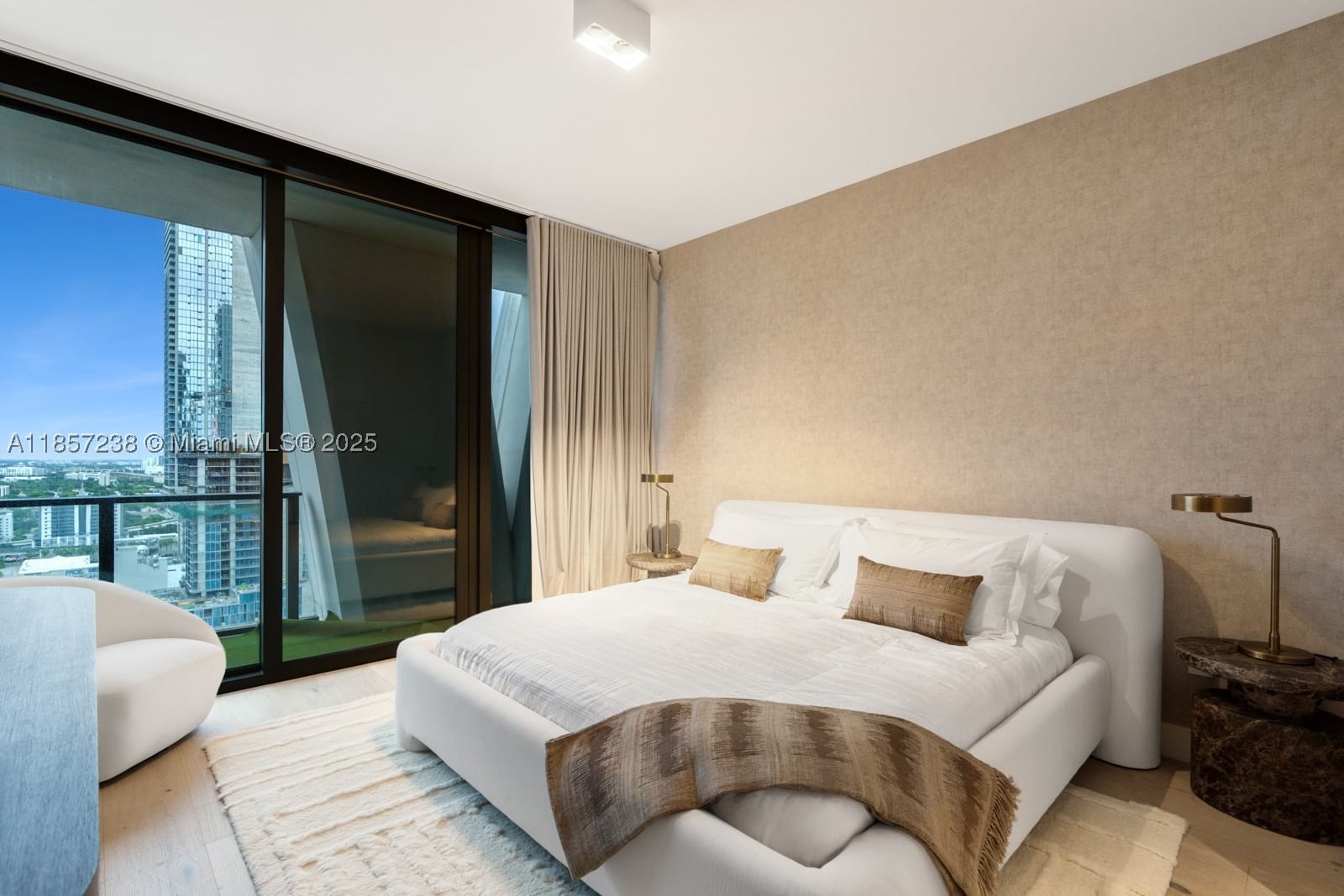 Real estate property located at 1000 Biscayne Blvd #2402, Miami-dade, One Thousand Museum Condo, Miami, FL