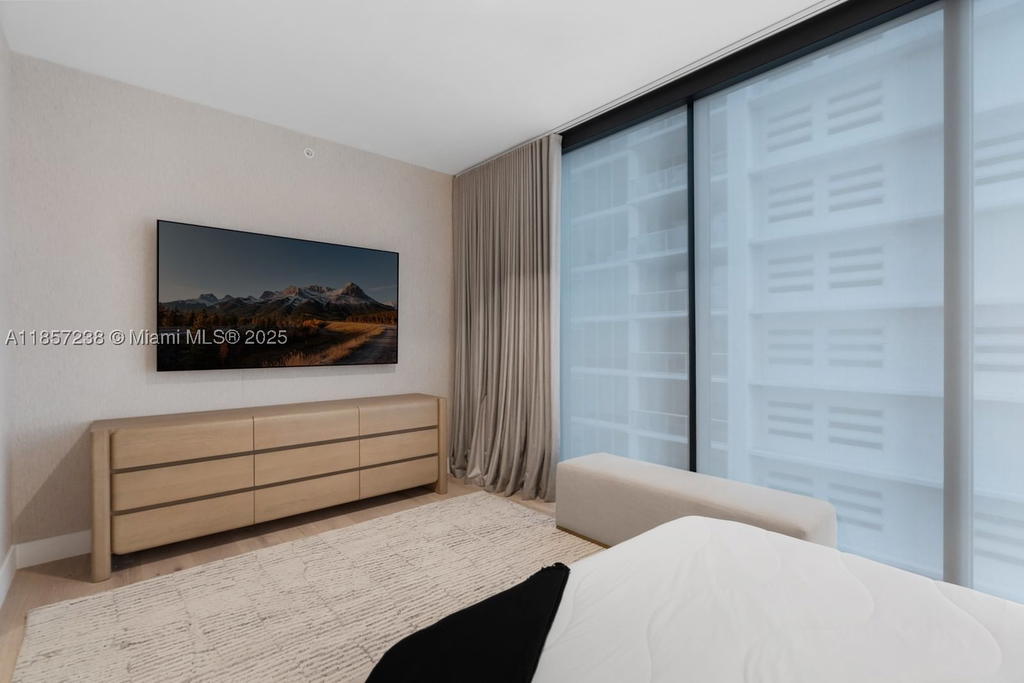 Real estate property located at 1000 Biscayne Blvd #2402, Miami-dade, One Thousand Museum Condo, Miami, FL