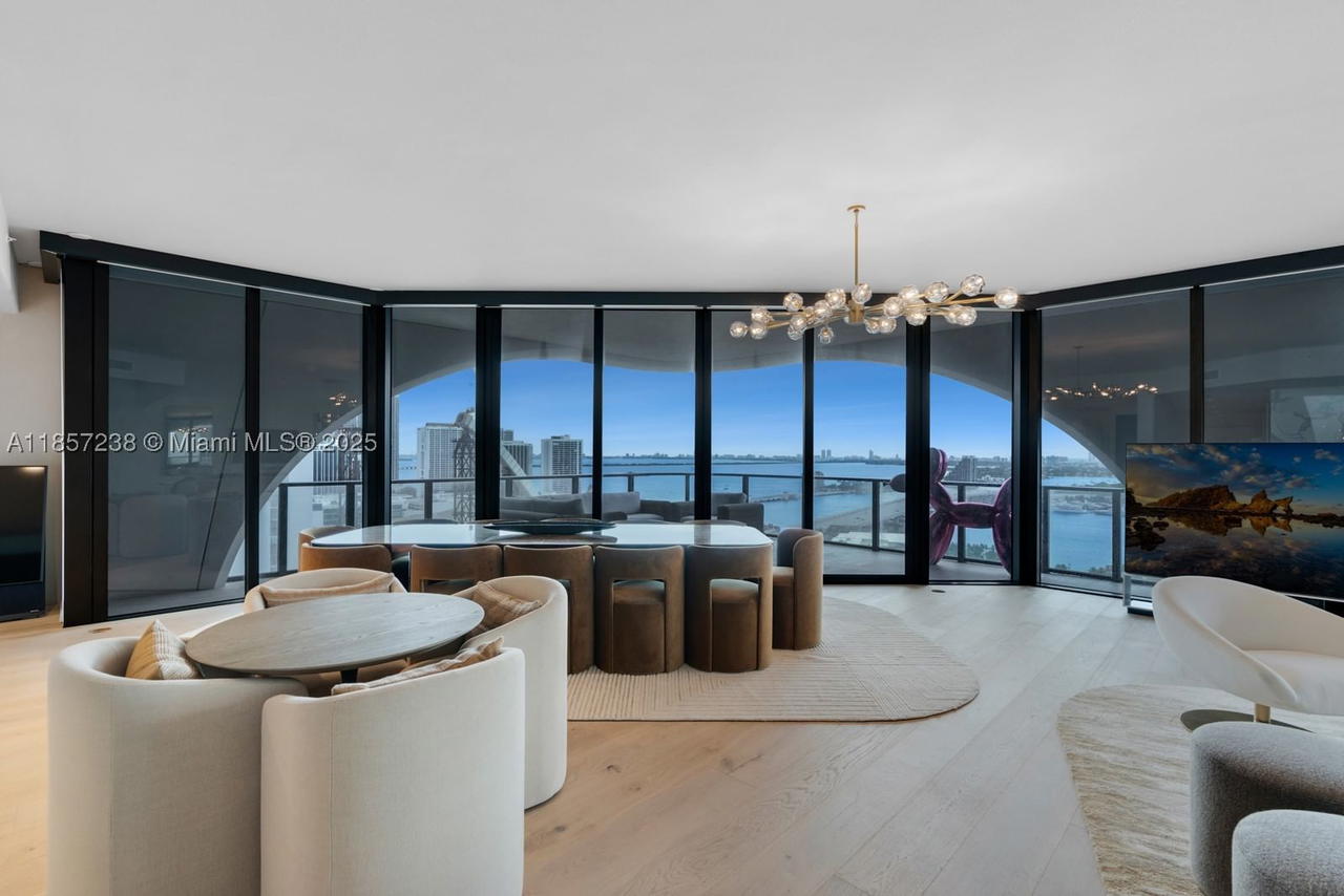 Real estate property located at 1000 Biscayne Blvd #2402, Miami-dade, One Thousand Museum Condo, Miami, FL
