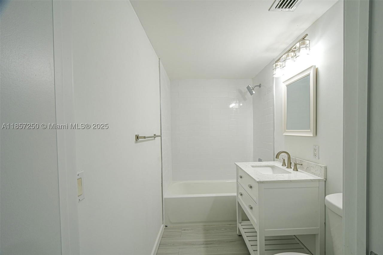 Real estate property located at 2740 28th Ter #603, Miami-dade, Villaggio In The Grove To, Miami, FL