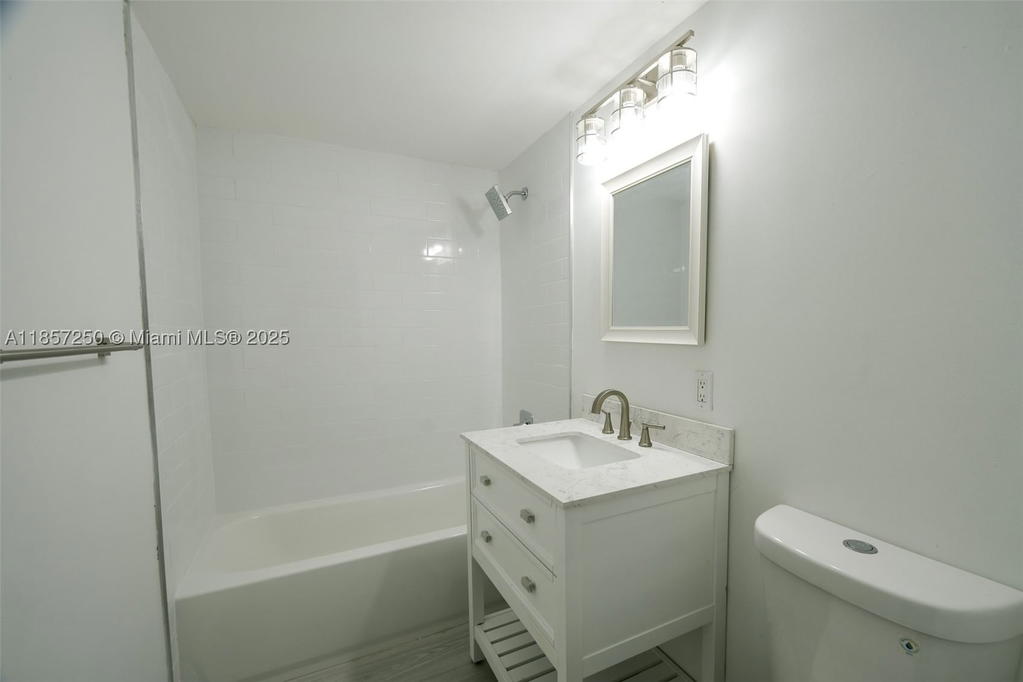Real estate property located at 2740 28th Ter #603, Miami-dade, Villaggio In The Grove To, Miami, FL